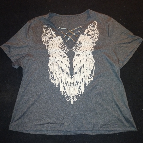 ✨NWOT✨ Grey Crisscross Front Tee - Picture 2 of 6